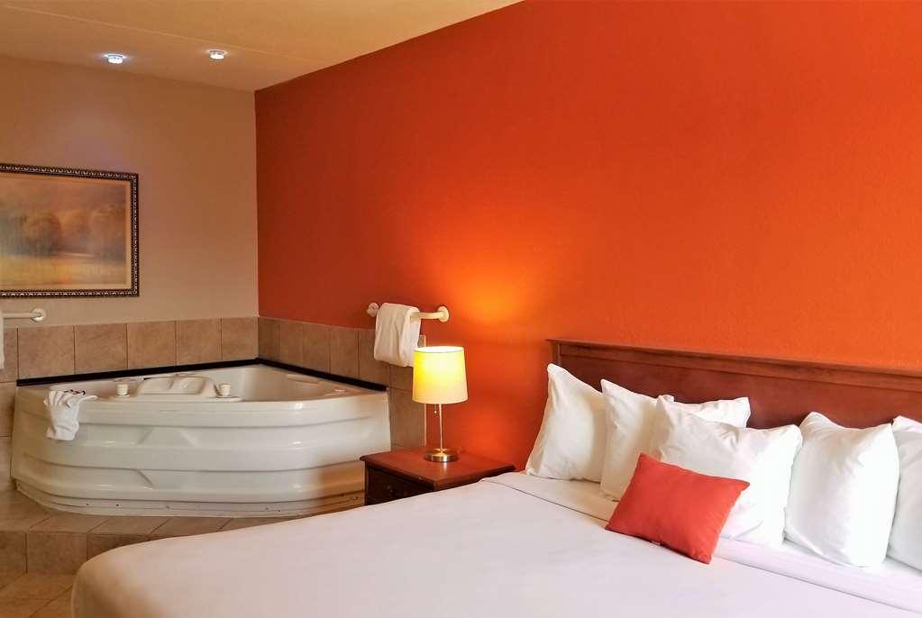 Baymont By Wyndham Indianapolis South Hotel Room photo