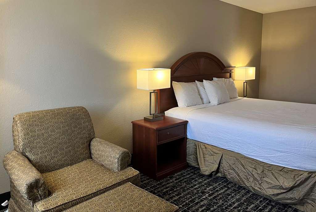 Baymont By Wyndham Indianapolis South Hotel Room photo