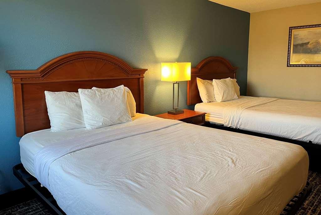 Baymont By Wyndham Indianapolis South Hotel Room photo